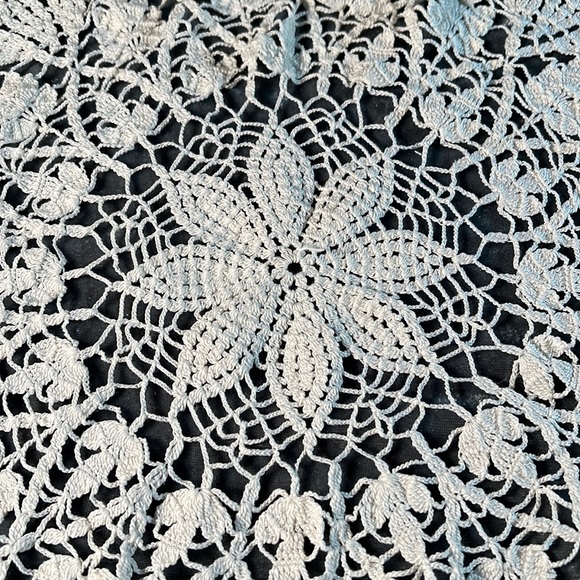 Vtg Flower Doily - Picture 2 of 3